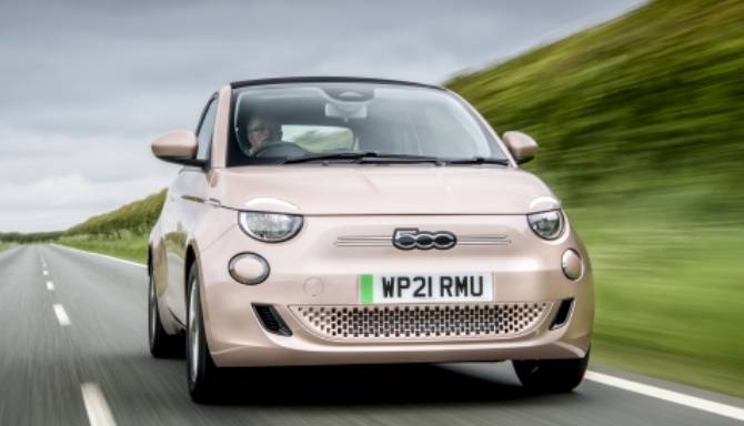 New Fiat 500e named Best Electric Small Car at What Car?