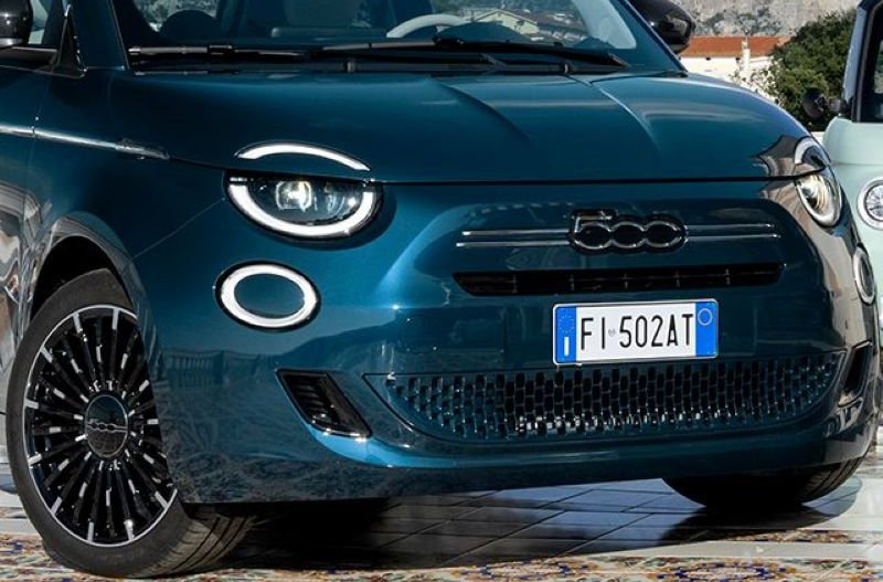 Blue New 500 Hybrid front view of the car